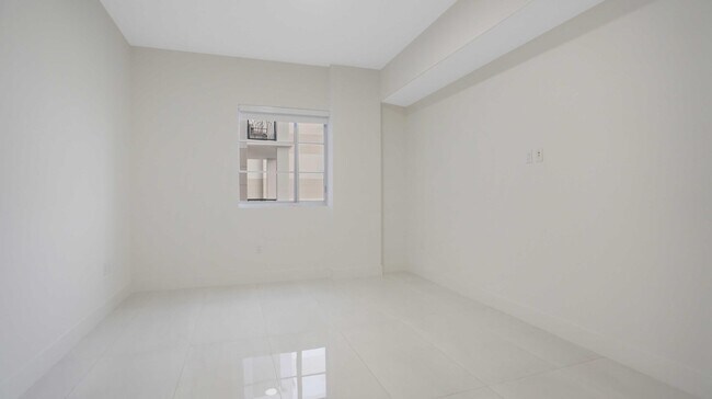 Building Photo - 155 E Boca Raton Rd