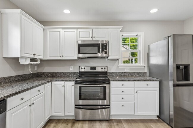 Building Photo - 2601 Danbury Cir