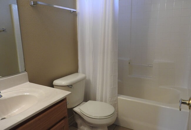 Building Photo - Beautiful Solar-Powered 3-Bedroom Home in the Heart of Kingman