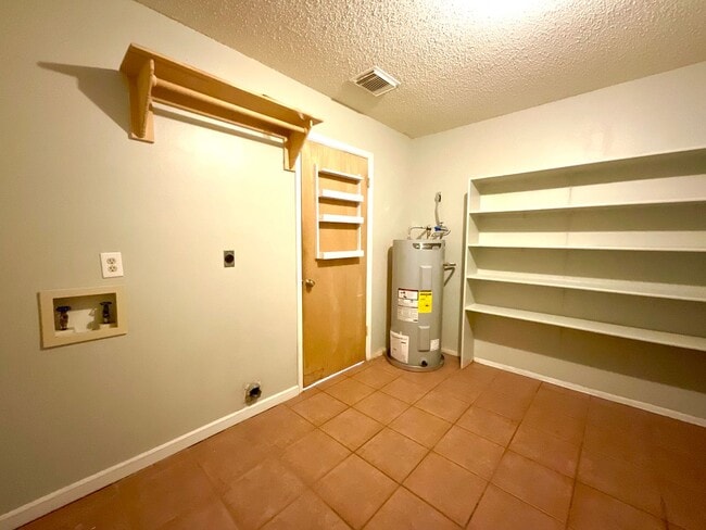 Building Photo - *MOVE IN SPECIAL*  3BD/2.5BA Dover Ridge Home Near 1604 – No Carpet, Fenced Yard & Covered Patio!