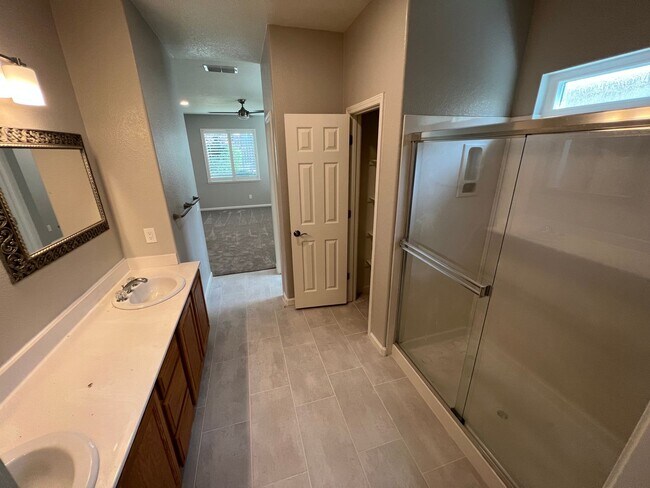 Building Photo - Three Bedroom Two Bath Stanford Ranch Home