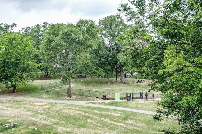 Building Photo - 2905 Parthenon Ave