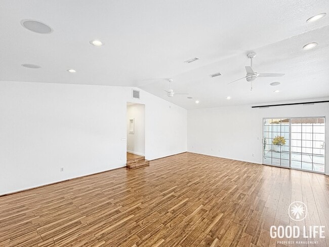 Building Photo - Inviting 3BD/2BA South Park Home with Turf Yards, Hardwood Floors & A/C