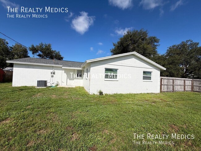 Building Photo - 1718 Palmer Ln