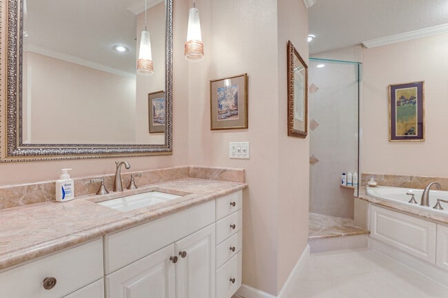 Building Photo - 166 21st Ave N