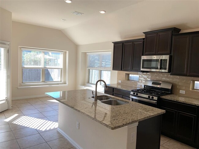 Building Photo - 501 Cardenas Ln