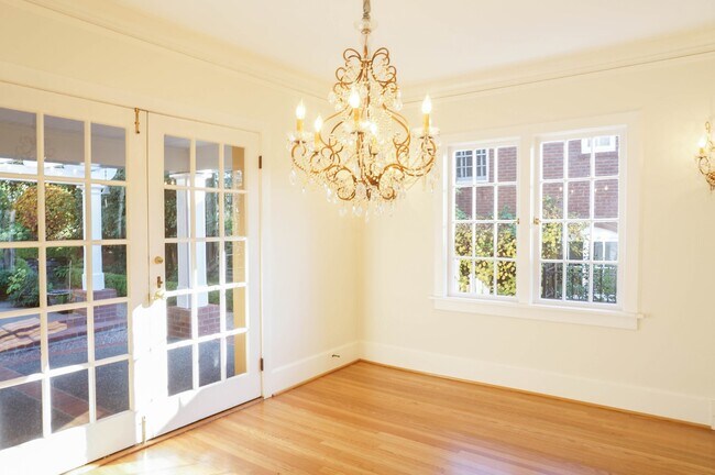 Building Photo - Dream Home in the Southwest Hills! Your Pa...