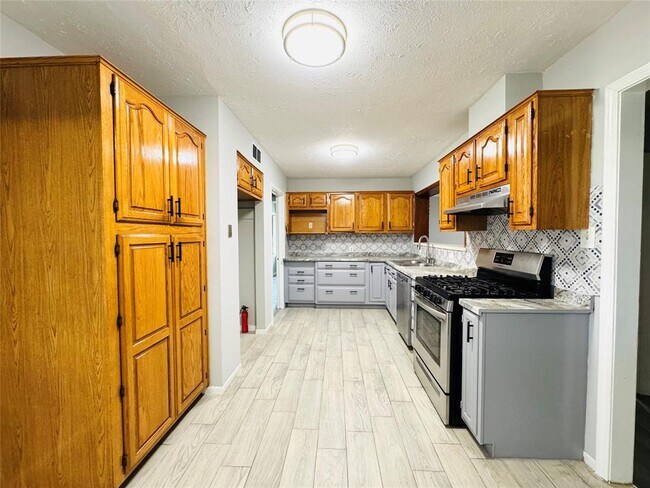 Building Photo - 7905 Turquoise Ln