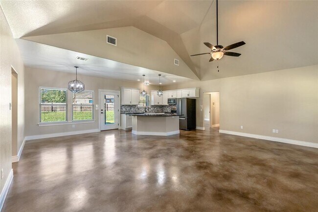 Building Photo - 123 Kikipua