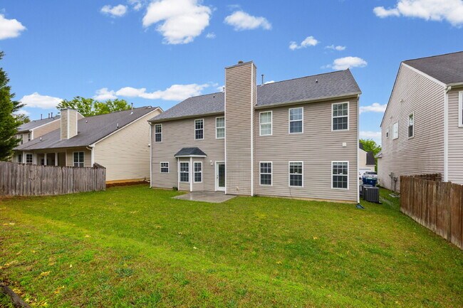 Building Photo - 4 bed/2.5 bath in Matthews - 1st Month's Rent only $1000!