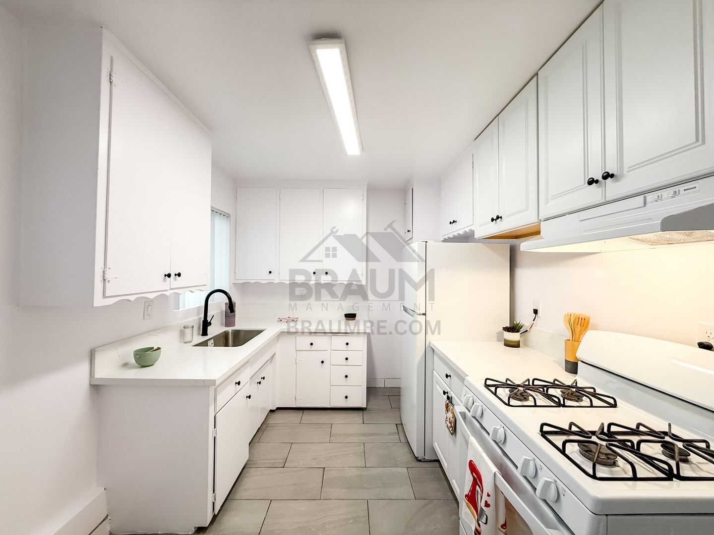 Building Photo - 5917 Laurel Canyon Blvd