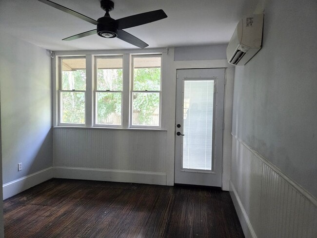 Building Photo - Move in Ready Historic Home in Downtown Cl...