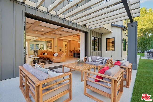 Building Photo - 5124 Calvin Ave