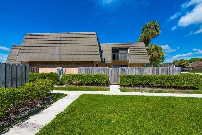 Building Photo - 117 1st Way