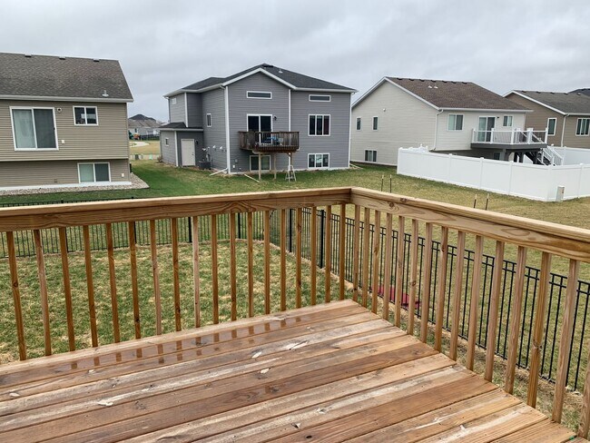 Building Photo - 3 Bed 2 Bath Single Family Home