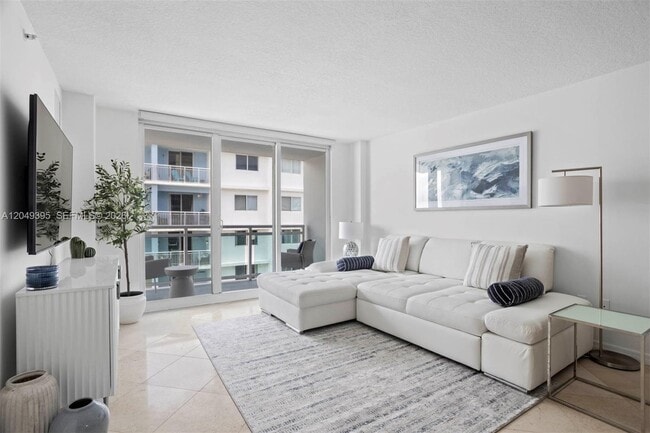 Building Photo - 6917 Collins Ave