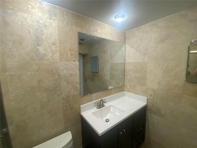 Building Photo - 7899 NE Bayshore Ct