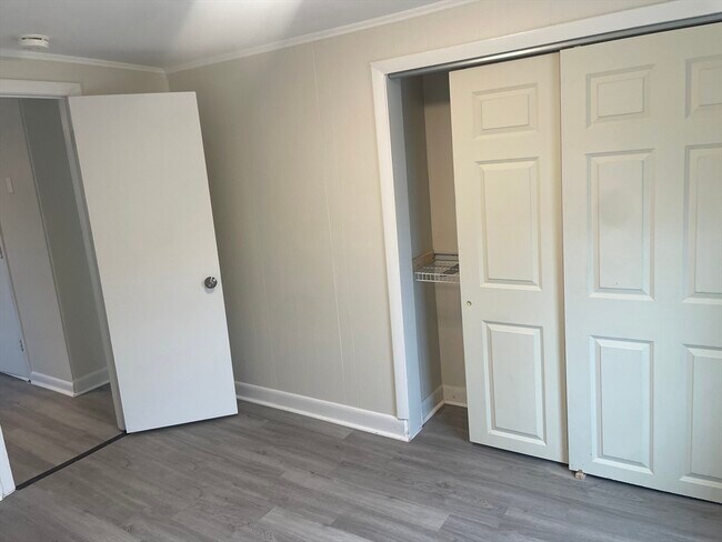 Building Photo - 8 Lothrop St