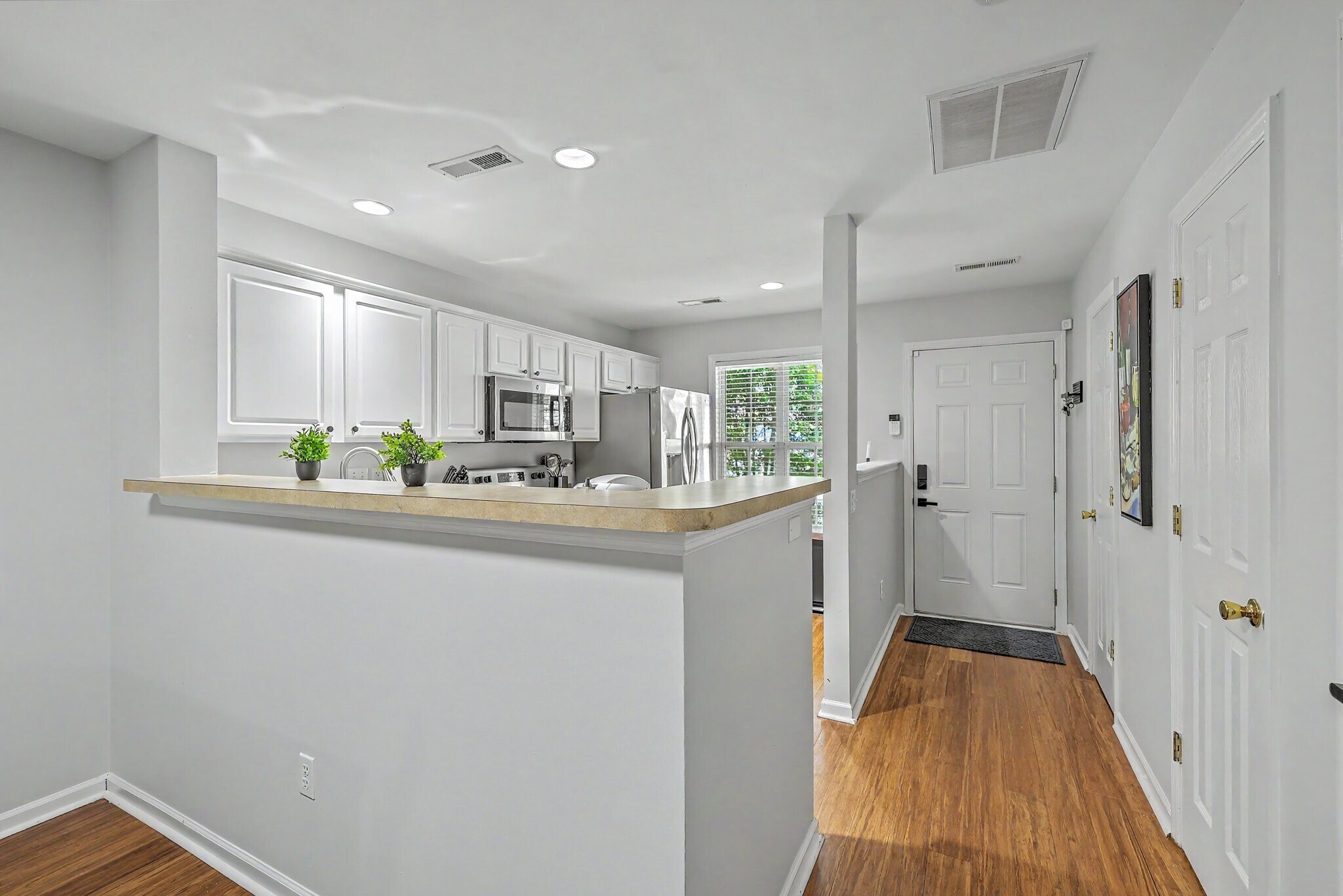 Building Photo - 549 Tayrn Dr