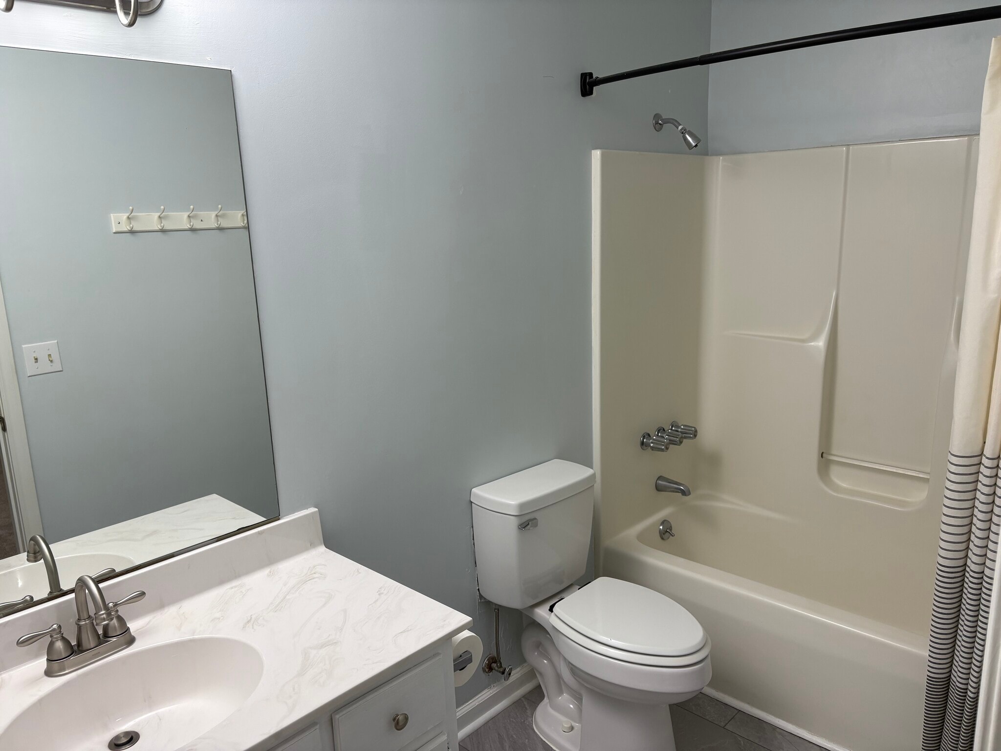 Adjoingin Bath to 2nd BR - 553 Memorial Dr Ext