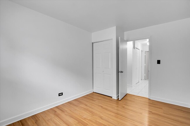 Building Photo - 1645 Estate Cir
