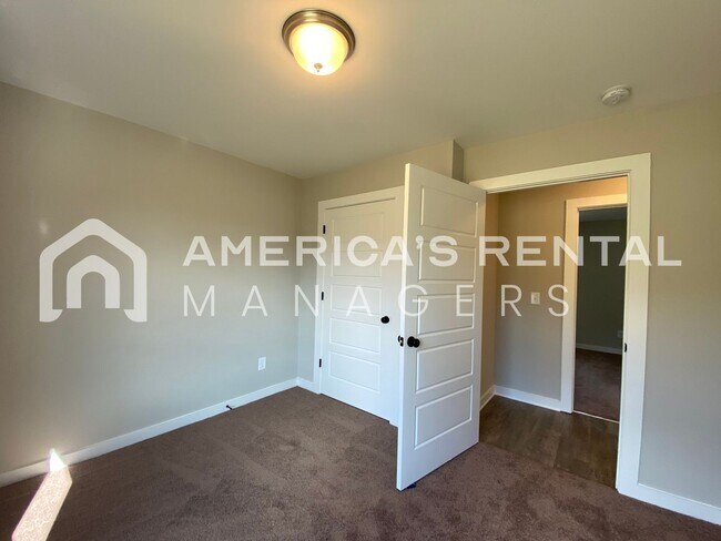 Building Photo - MOVE IN SPECIAL!!! - Home for Rent in Talladega, AL!!! AVAILABLE NOW!!! - Sign a lease by 5/31/26...