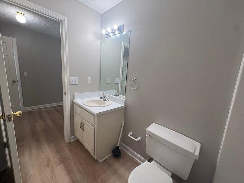 Building Photo - 2700 Fort Daniels Dr