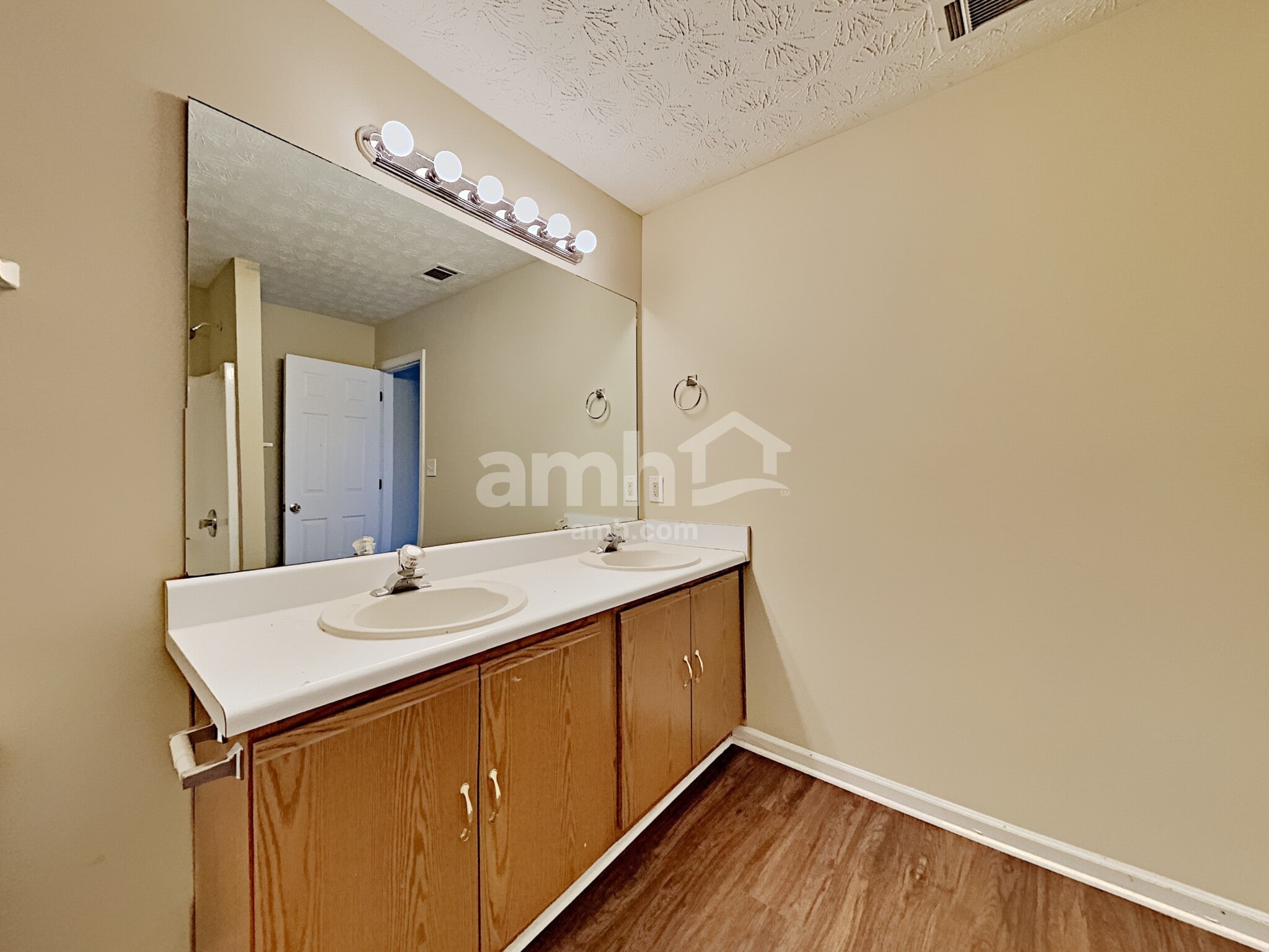 Building Photo - 186 Dean Way