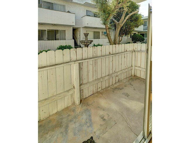 Building Photo - 2884 Sawtelle Blvd