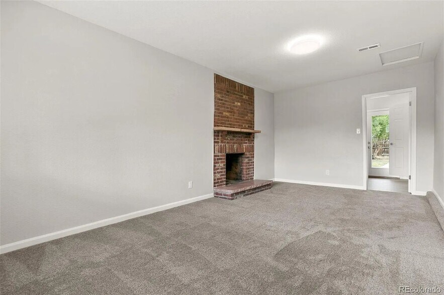 Building Photo - 756 N Revere St