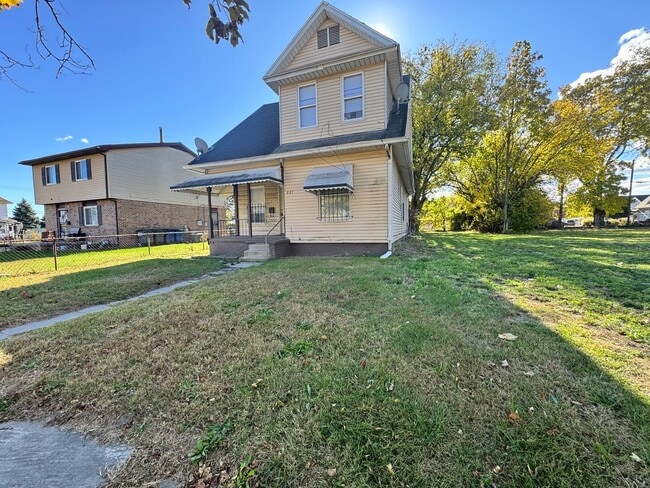 Building Photo - 4 Bedroom House