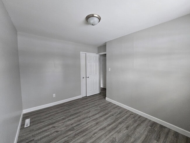 Building Photo - 1044 Hobart St