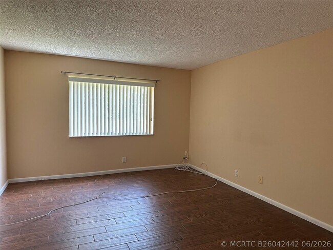 Building Photo - 310 Racquet Club Rd