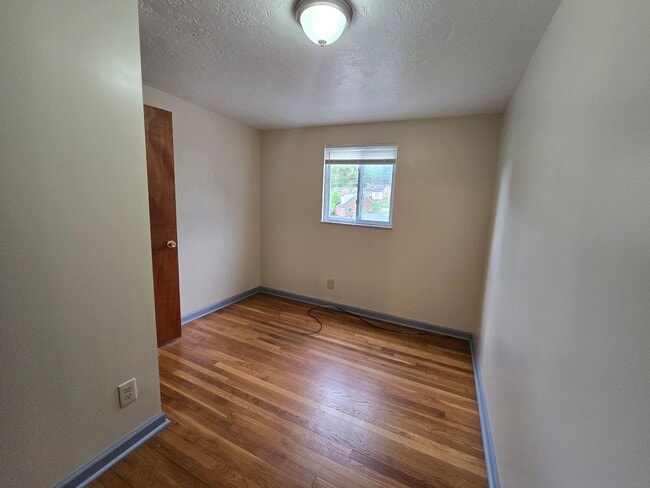 Building Photo - 3 Bedroom Townhouse - Penn Hills School District - Available NOW!