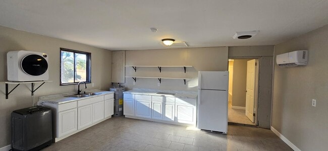 Building Photo - 20661 Monrovia Rd