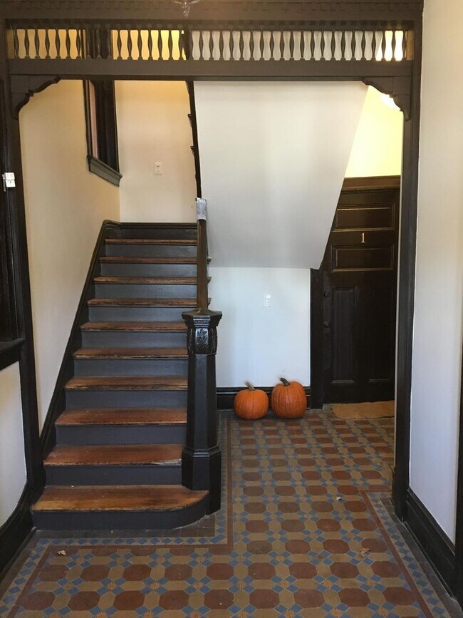 Building Photo - 1131