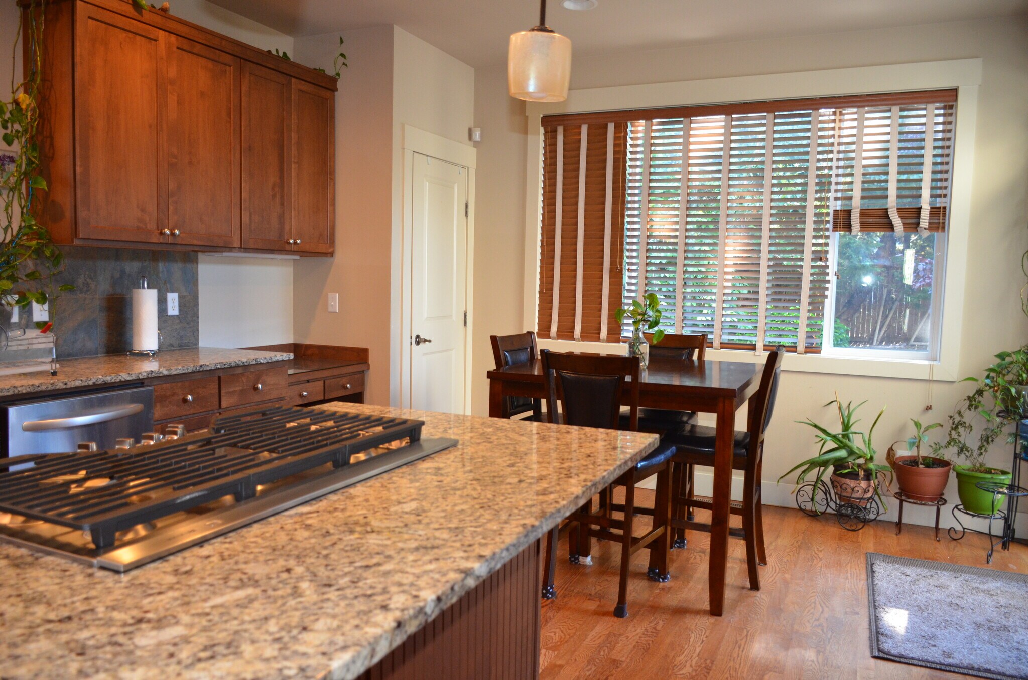 Granite counters and SS appliances - 11031 Muirwood Way NE