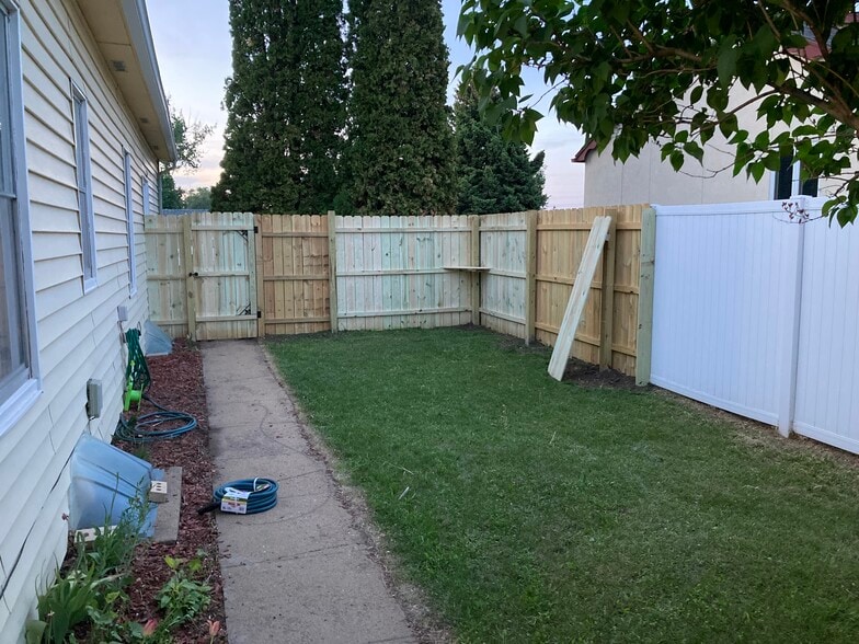 Building Photo - 413 2nd St SW