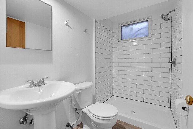 Building Photo - $3,000.00, 3 Bed, 3 Bath, Single Family Ho...