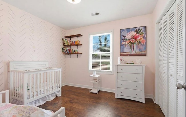 Building Photo - Contemporary Elegance Meets Greenville Convenience