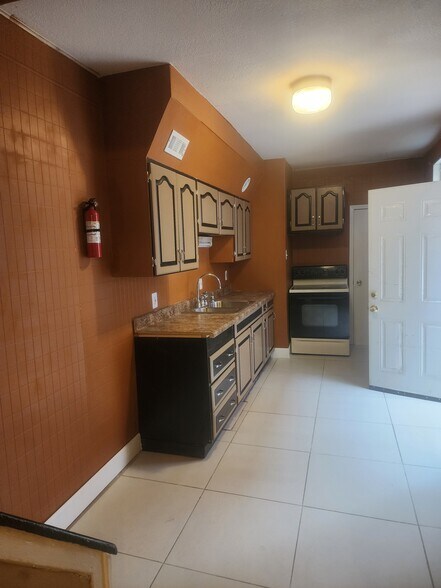 Building Photo - 40 Maple St