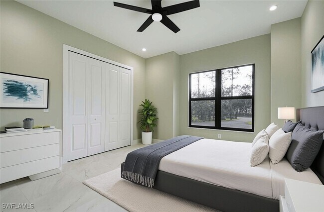 Building Photo - 219 33rd Ave NW