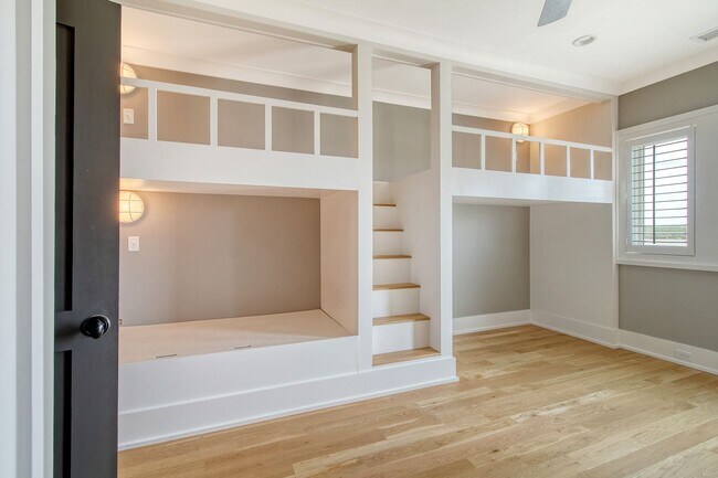 Building Photo - 4 Bedroom 4.5 Bath Home in Dunes West - Mt...