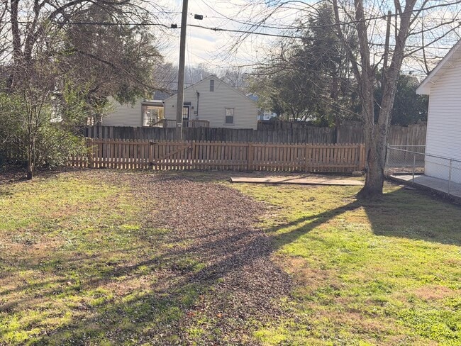 Building Photo - 822 Radford Pl