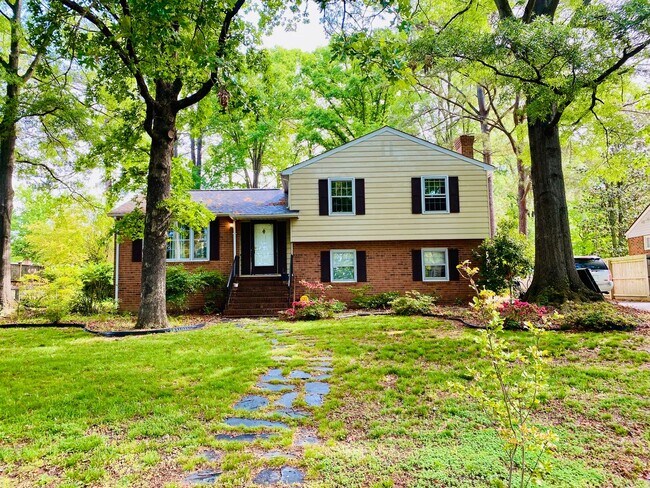 Building Photo - Beautiful and Spacious 4bdrm/2.5bth Tri-Le...