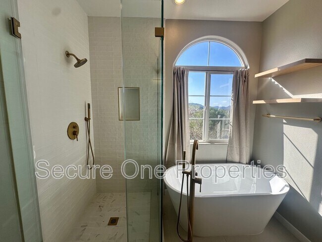 Building Photo - 379 Westlake Vista Ln