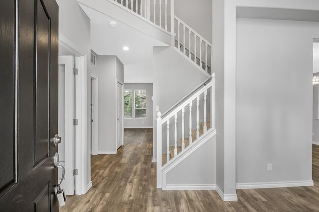 Building Photo - $$ ONE MONTH FREE MOVE IN BY 12/31/25 - Discover Your Dream Home in Sterling Park!