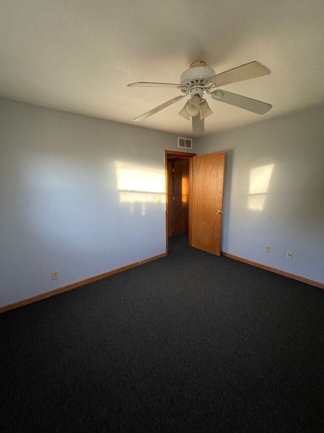 Building Photo - 8809 W Villard Ave