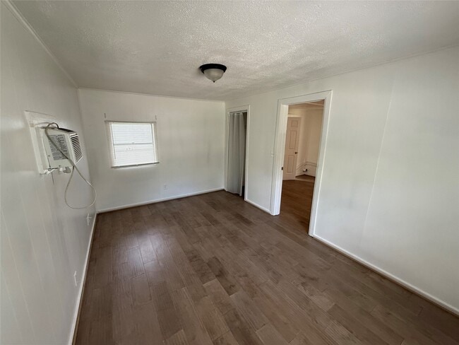 Building Photo - 119 Louis Davis Dr