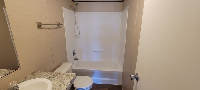 Building Photo - Easy Access to Austin Airport and Tesla